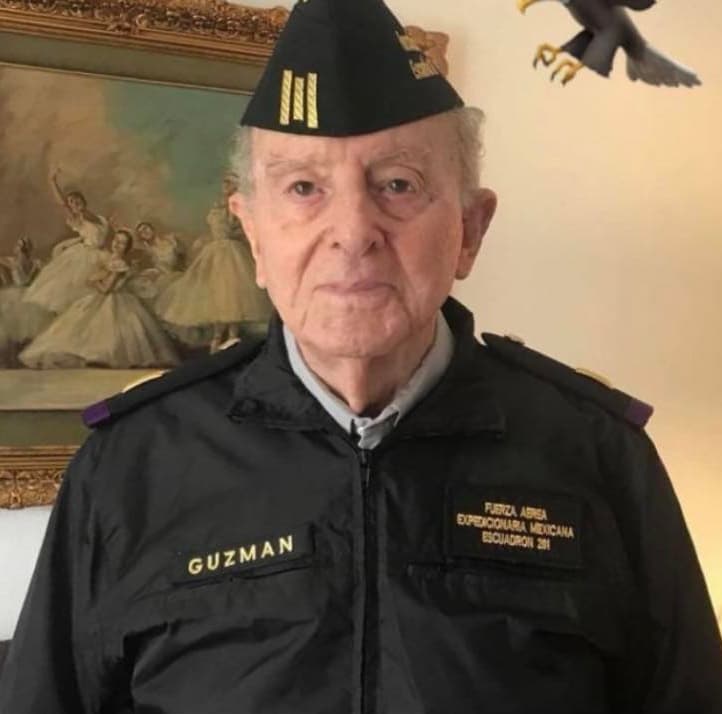 Captain Luis Guzmán Reveles, Second Captain of the Mexican Air Force and Escuadrón 201 aircraft maintenance veteran.