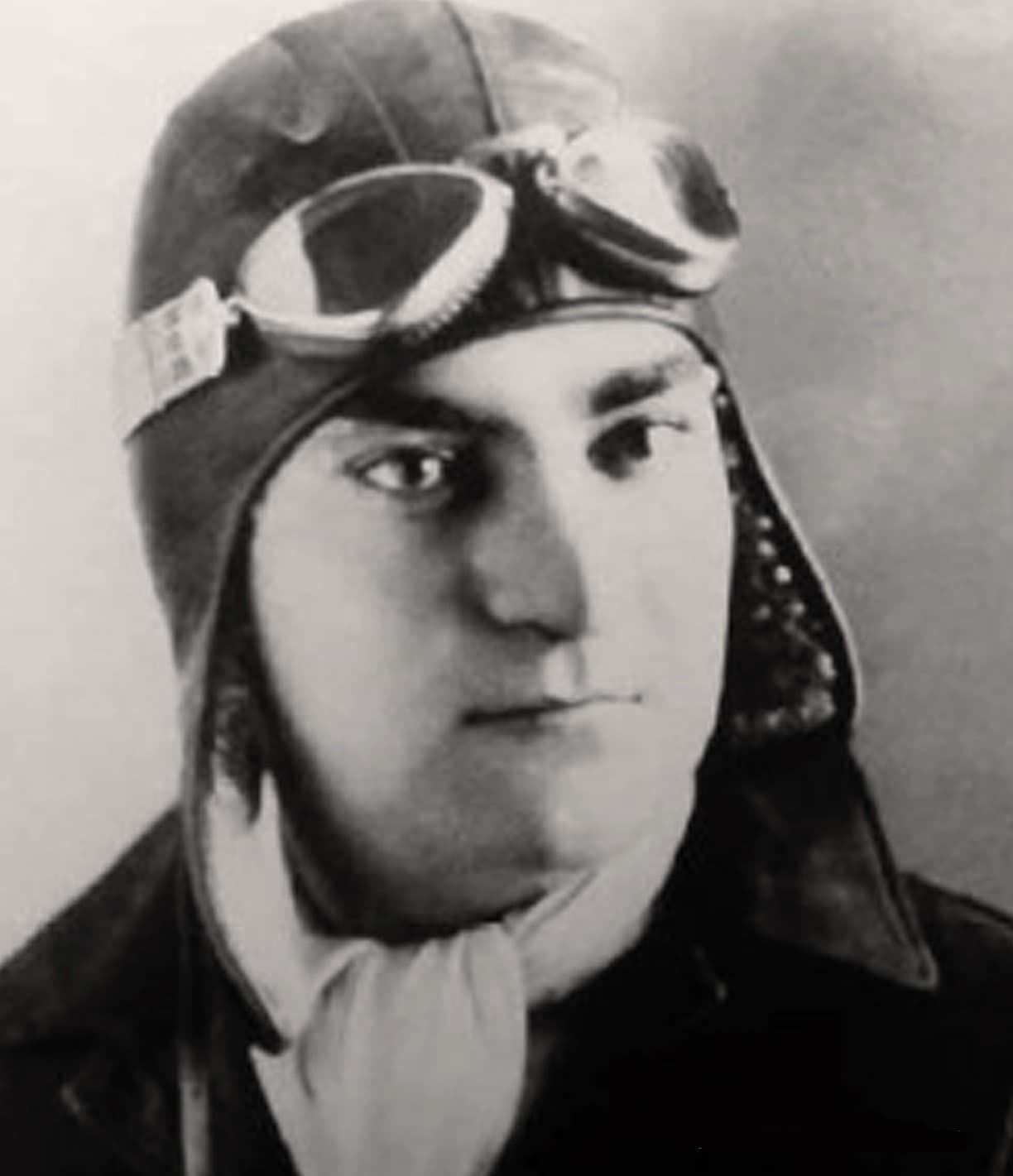 Portrait photograph of Colombian aviation pioneer Camilo Daza, taken in 1927.